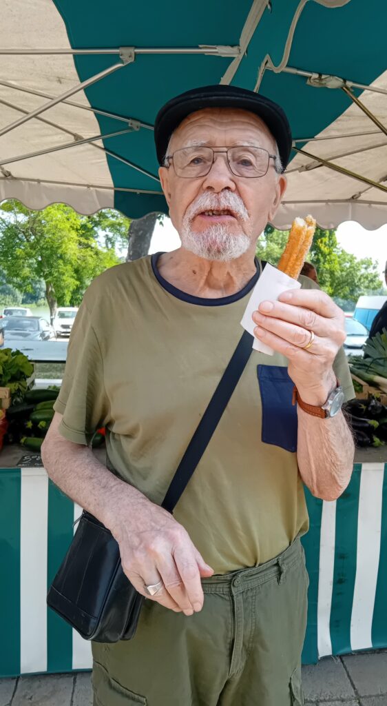 Résidents de l’EHPAD de qualité à Illats entre Bordeaux et Langon au marché de Langon