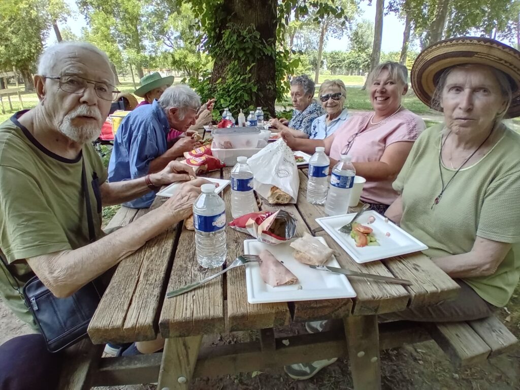 Pique-nique au parc des Vergers pour l’EHPAD de qualité à Illats entre Bordeaux et Langon